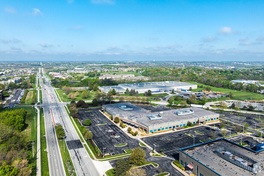 More Photos Of 17300-17330 W 119th St, Olathe Flex For Lease