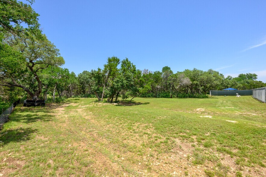 More Photos Of 1410 Live Oak Rd, Leander Showroom For Sale