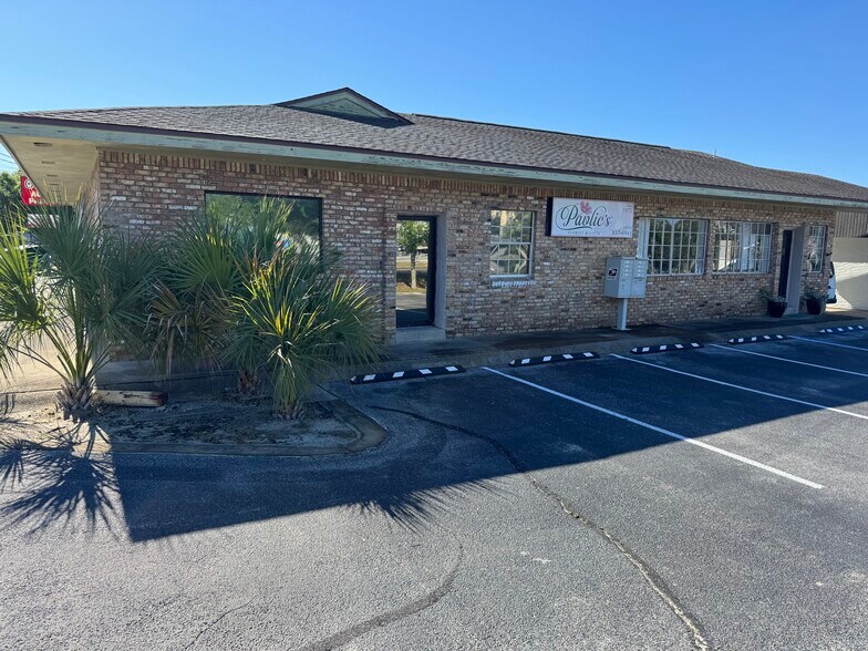 More Photos Of 114-116 Benning Dr, Destin Storefront For Sale