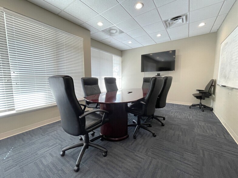 More Photos Of 4965 NW 8th Ave, Gainesville Office For Lease