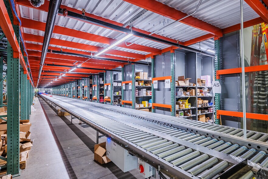 More Photos Of 11800-11900 N Lakeridge Pky, Ashland Distribution For Lease