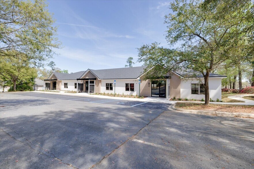 More Photos Of 2458 Mahan Dr, Tallahassee Medical For Lease