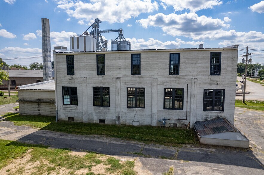 More Photos Of 336 N Spring St, Columbus Light Manufacturing For Sale