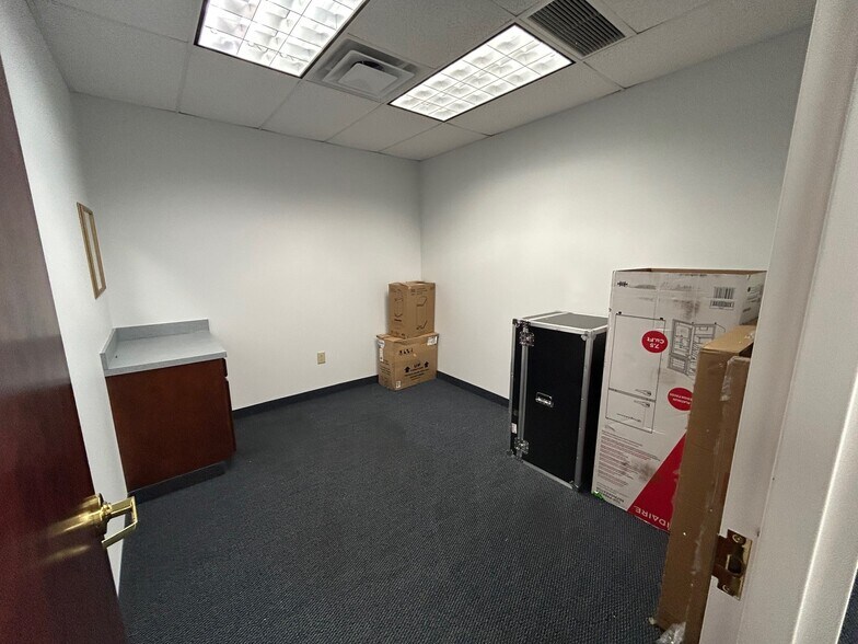 More Photos Of 450 Alkyre Run Dr, Westerville Medical For Sale