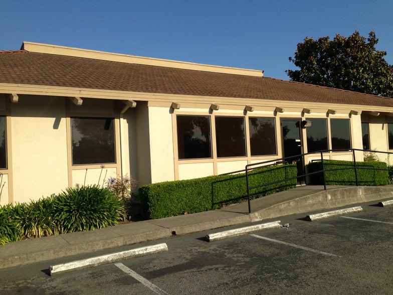 More Photos Of 911-915 Blanco Cir, Salinas Office For Lease
