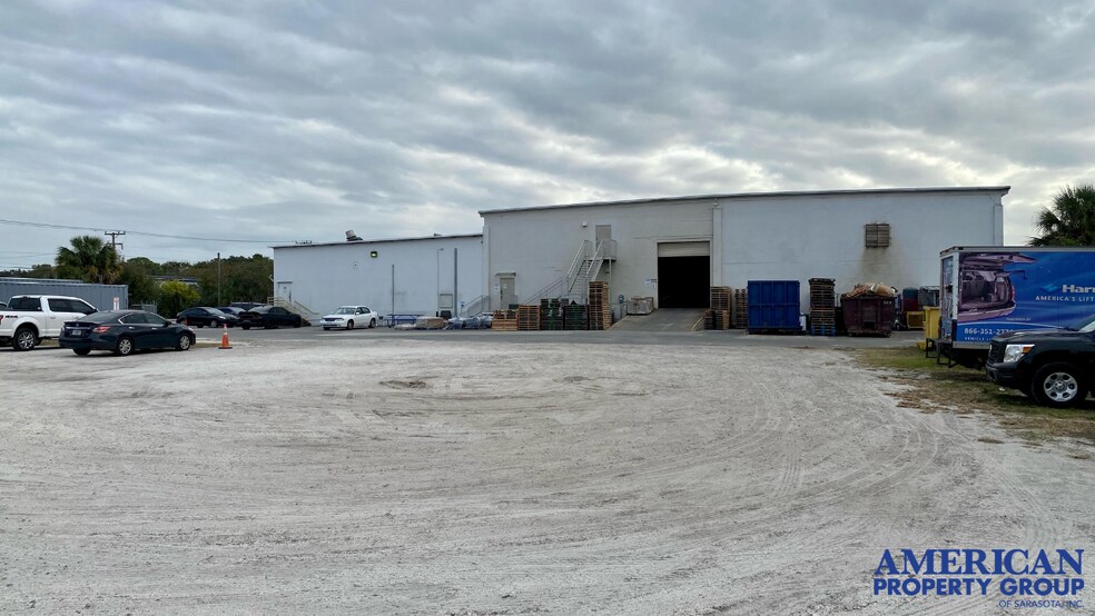 More Photos Of 2075 47th St, Sarasota Warehouse For Lease