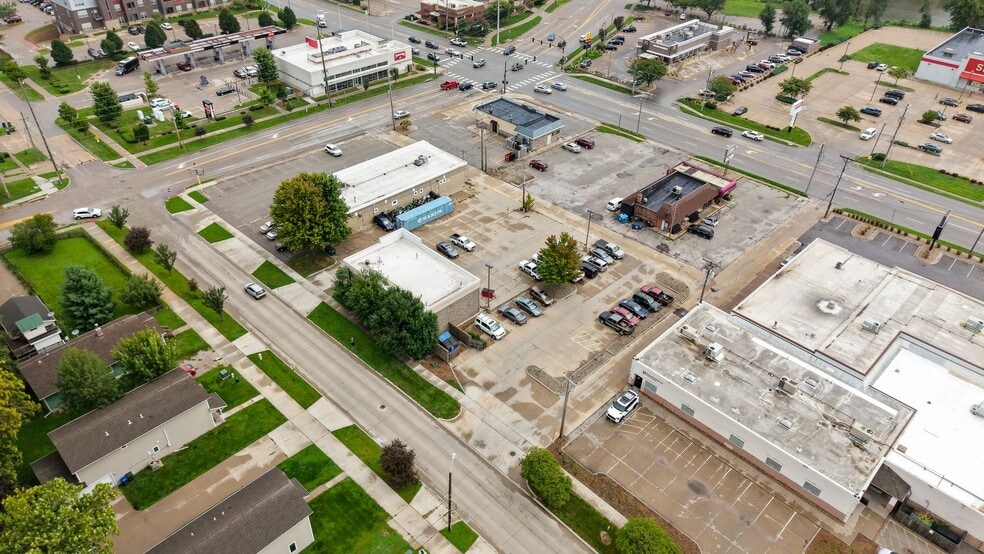 More Photos Of 824 Orchard St, Iowa City Auto Repair For Sale