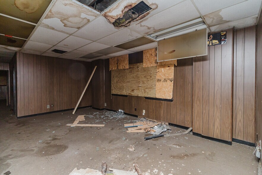 More Photos Of 470 N Seneca St, Wichita Warehouse For Sale