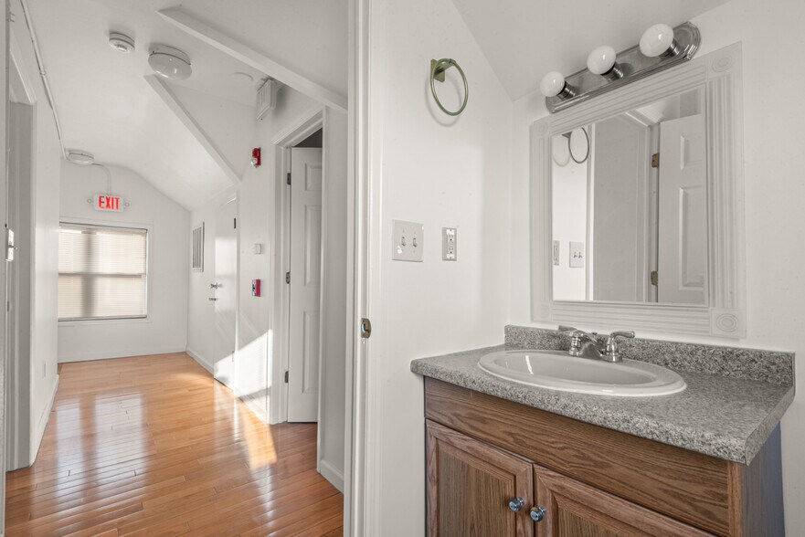 More Photos Of 1618 Parker Ave, Fort Lee Freestanding For Sale