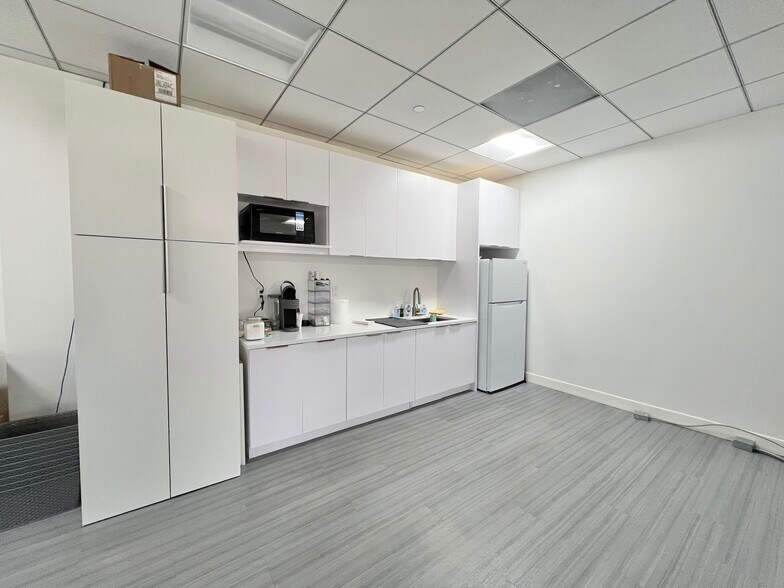 More Photos Of 800 S Douglas Rd, Coral Gables Office For Lease