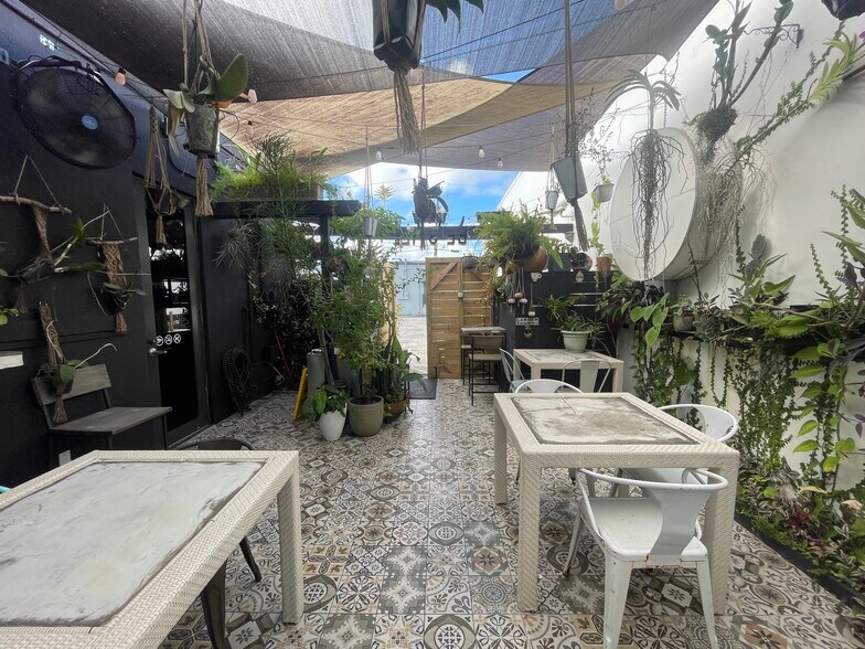 More Photos Of 201-205 NE 31st St, Oakland Park Restaurant For Sale