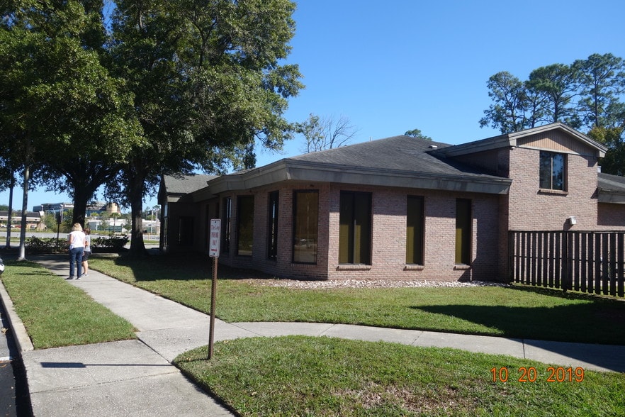 More Photos Of 502 Wells Rd, Orange Park General Retail For Sale