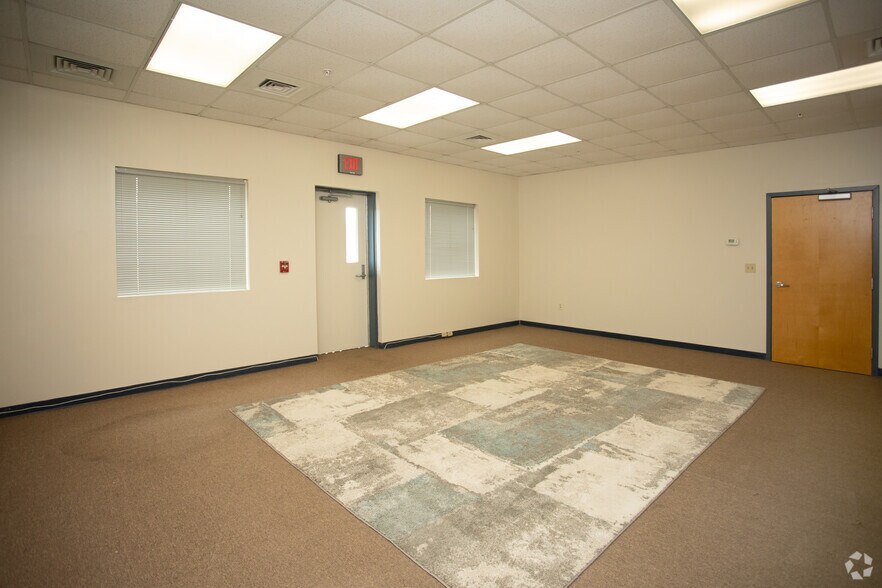 More Photos Of 9300 Normandy Blvd, Jacksonville Airport For Lease