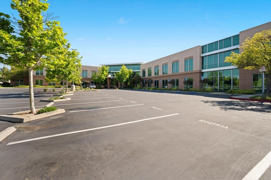 More Photos Of 28212 Kelly Johnson Pkwy, Valencia Medical For Lease