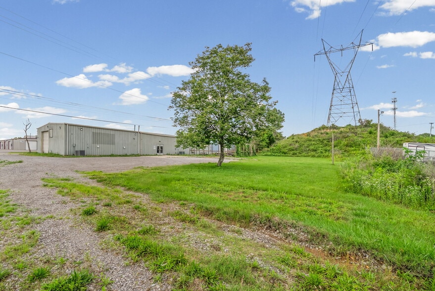More Photos Of 1761 Jardco Dr, Clarksville Warehouse For Lease