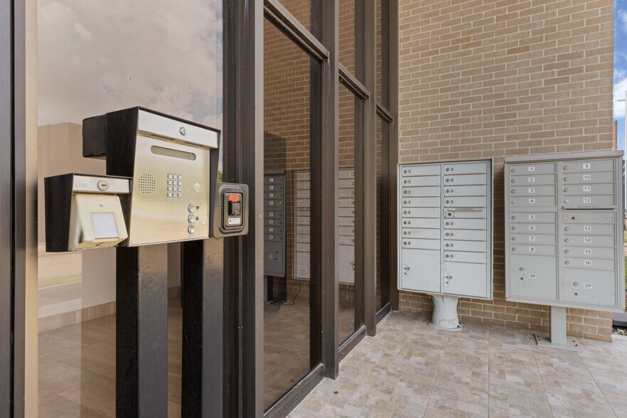 More Photos Of 2045 Space Park Dr, Houston Medical For Lease