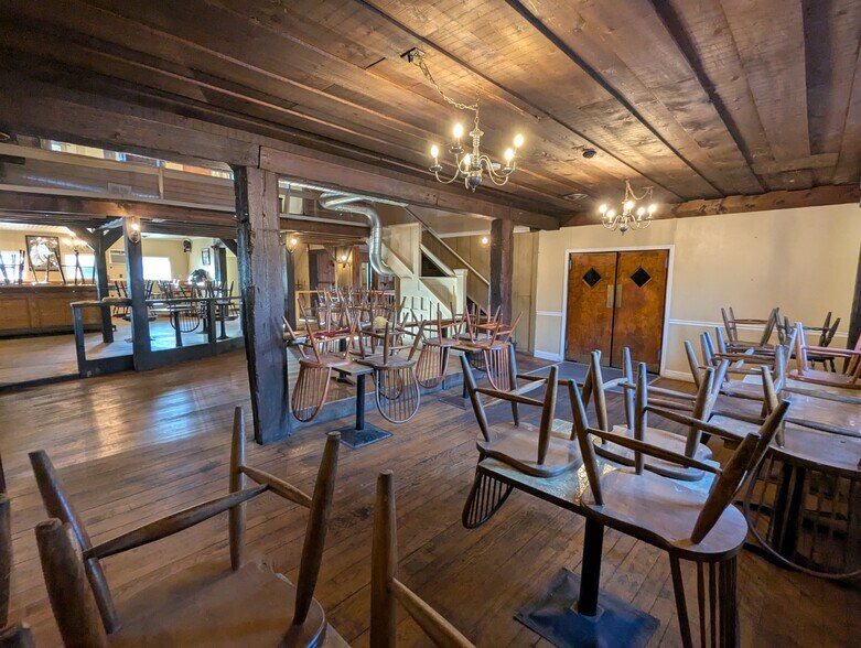 More Photos Of 17 Main St, Ballston Lake Restaurant For Lease