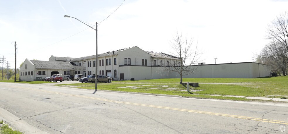 More Photos Of 500 Milford St, Watertown Manufacturing For Lease