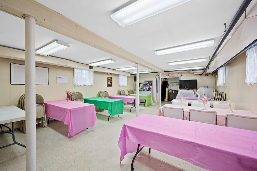 More Photos Of 109 Roslyn Rd, Roslyn Heights Religious Facility For Lease