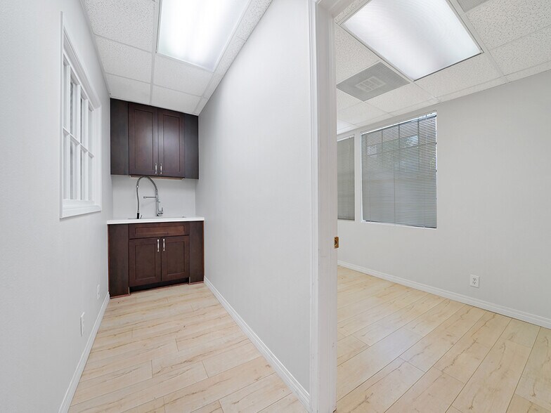 More Photos Of 2900 Bristol St, Costa Mesa Office For Sale