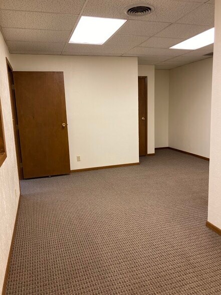 More Photos Of 122 E Sioux Ave, Pierre Office For Lease