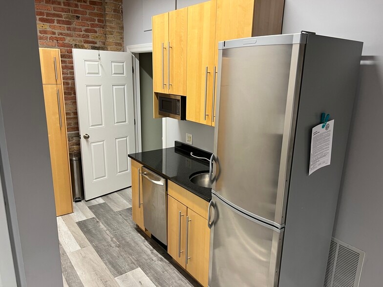 More Photos Of 824 W Superior St, Chicago Office Residential For Sale