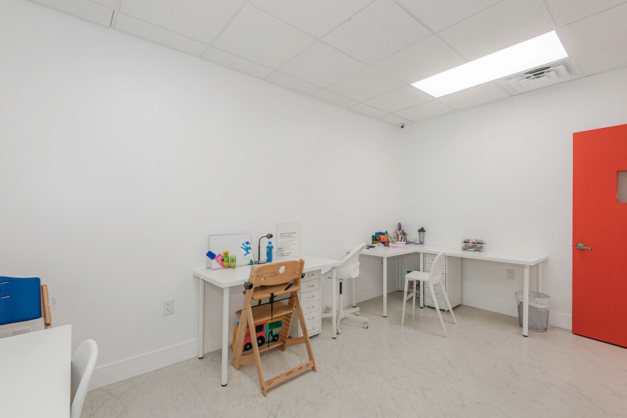 More Photos Of 1976-1992 E 4th Ave, Hialeah Storefront For Sale