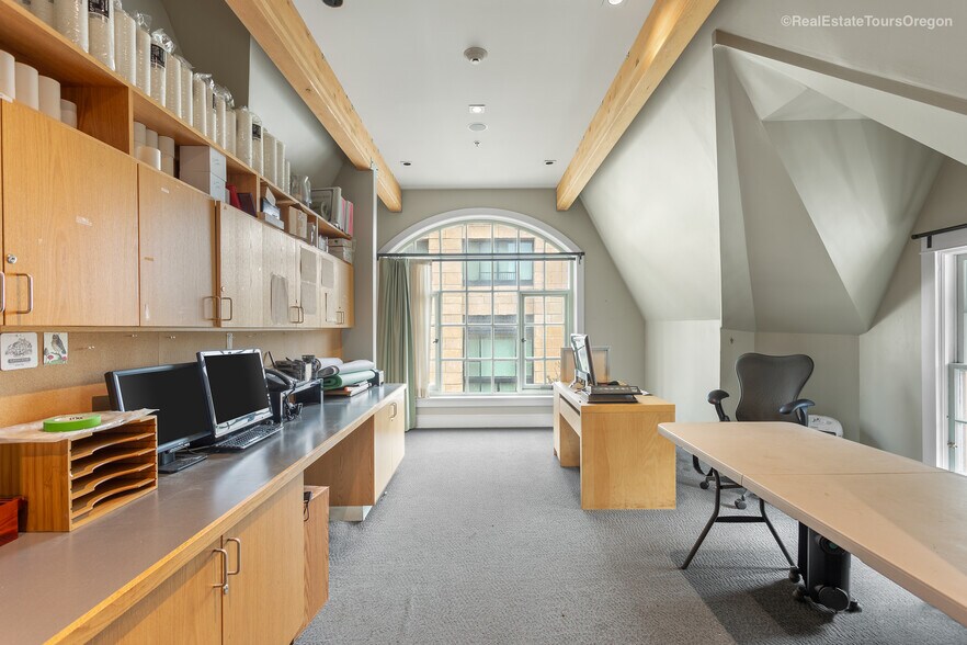 More Photos Of 1331 SW Broadway St, Portland Restaurant For Sale