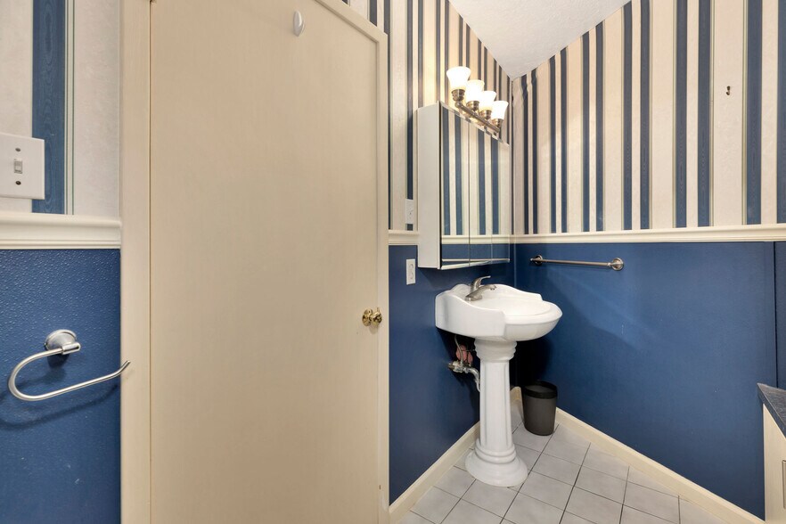 More Photos Of 7648 Broadview Dr, Houston Apartments For Sale