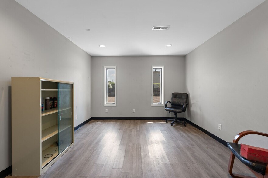 More Photos Of 5409 Charlotte Pike, Nashville Auto Dealership For Lease