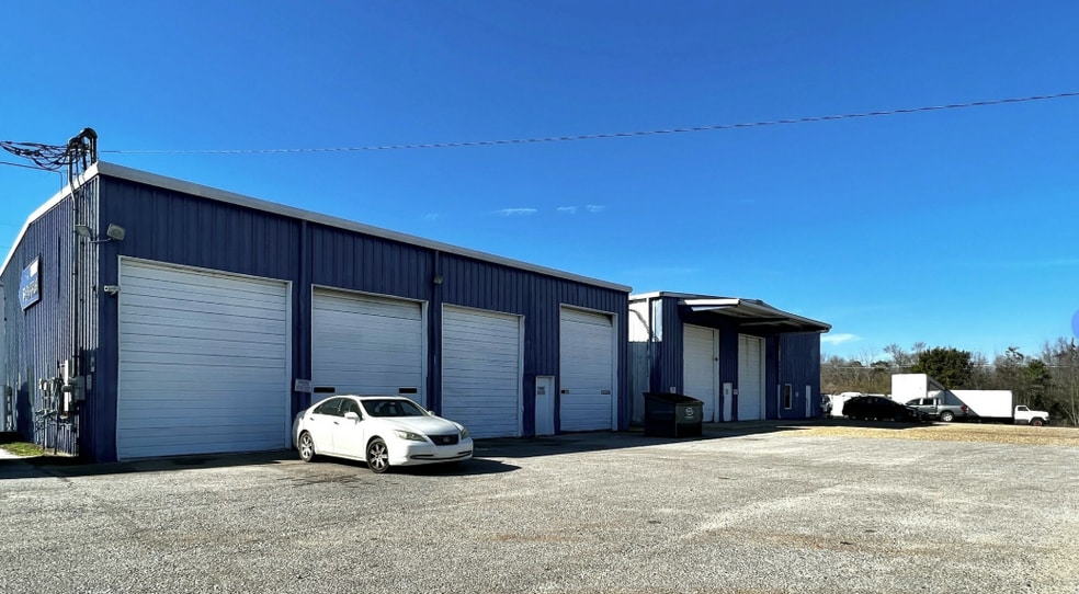 More Photos Of 704 Murray Rd, Dothan Warehouse For Lease