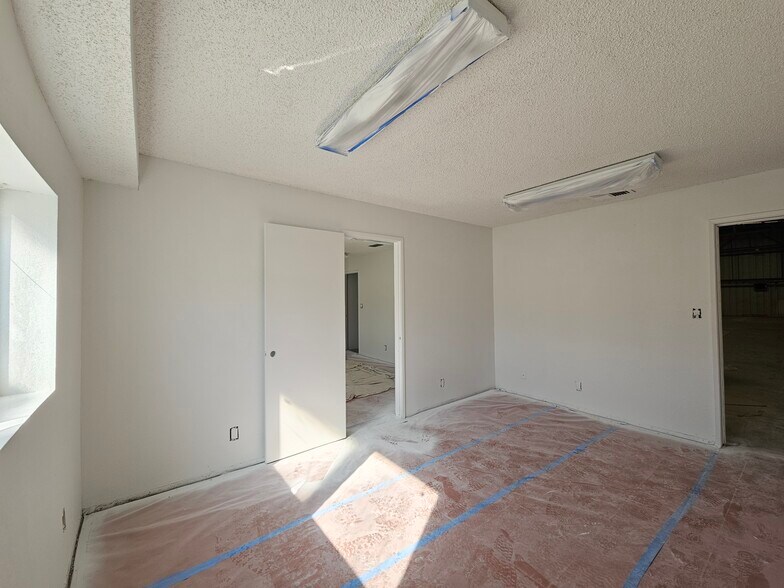 More Photos Of 3829 Rising Sun Rd, Bullhead City Distribution For Lease