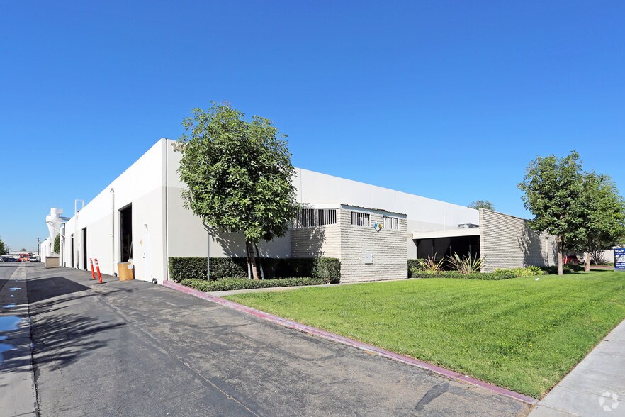 More Photos Of 1402-1408 N Batavia St, Orange Flex For Lease