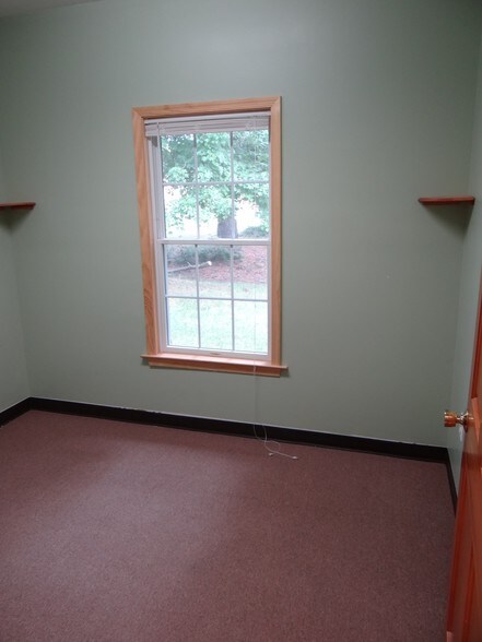 More Photos Of 30537 Potomac Way, Charlotte Hall Office For Lease