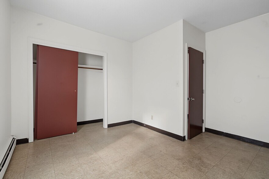 More Photos Of 471 Pond St, Woonsocket Apartments For Sale