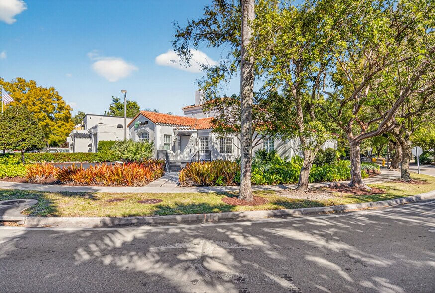 More Photos Of 5801 Biscayne Blvd, Miami Office For Lease