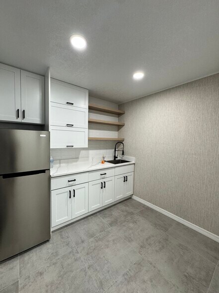 More Photos Of 419 Canal St, New Smyrna Beach Storefront Retail Office For Lease