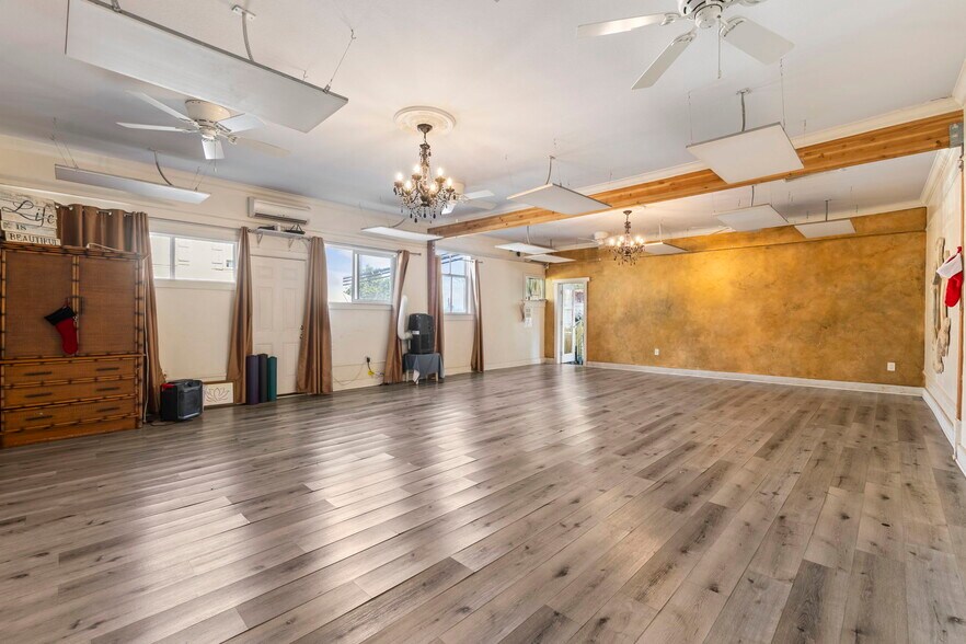 More Photos Of 145 N Market St, Wailuku Storefront Retail Residential For Lease