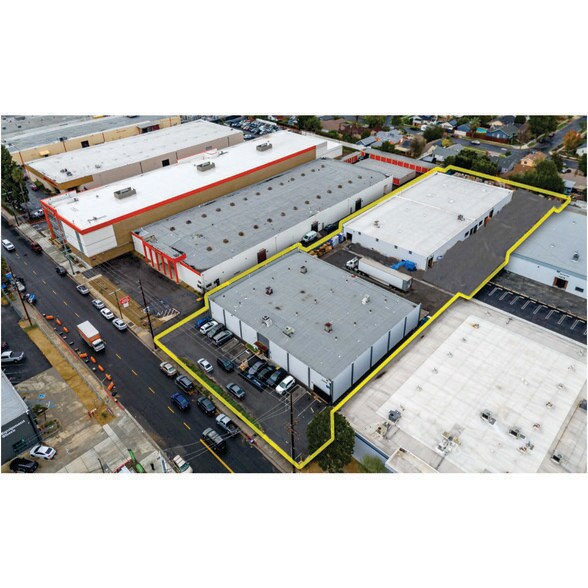 More Photos Of 7886 Deering Ave, Canoga Park Manufacturing For Lease