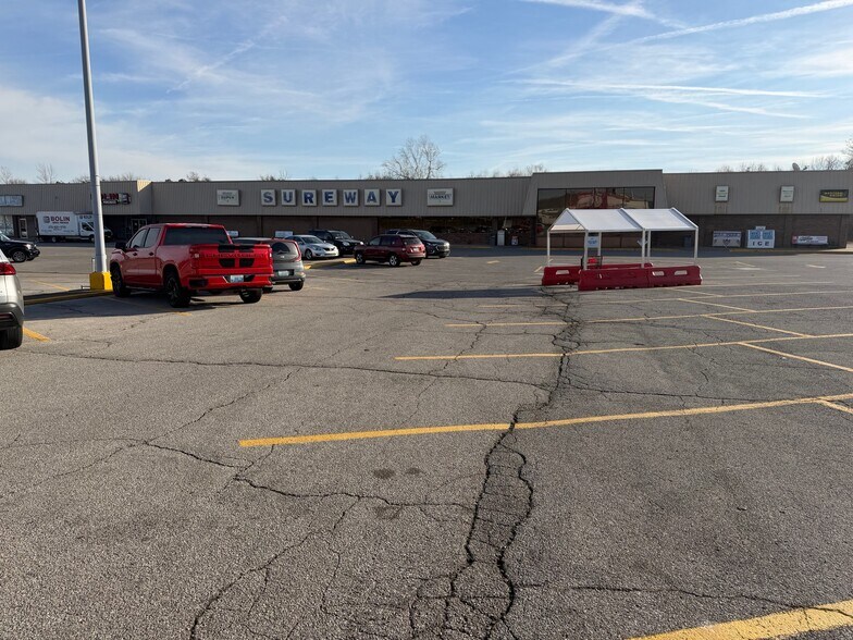 Primary Photo Of 1050 Thornberry Dr, Madisonville General Retail For Lease