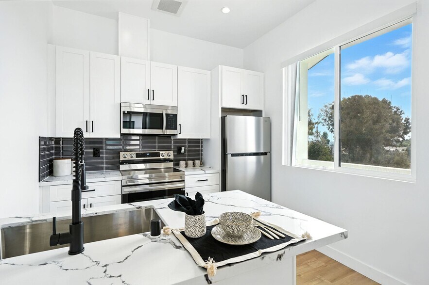 More Photos Of 2868 Preece St, San Diego Apartments For Sale