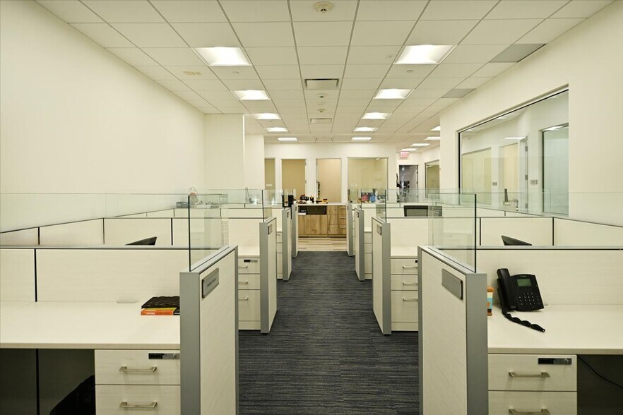 More Photos Of 10 Commerce Dr, Hauppauge Manufacturing For Sale