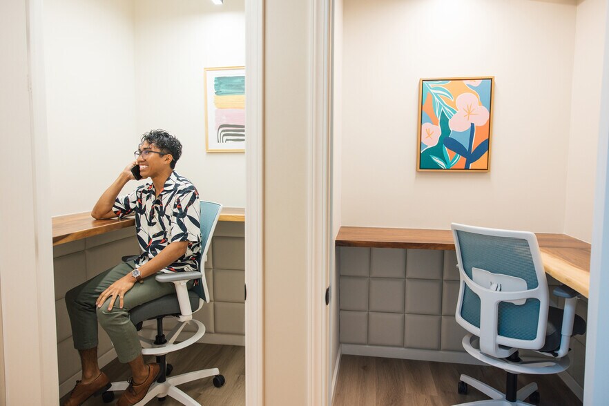 More Photos Of 438-444 Hobron Ln, Honolulu Office For Lease