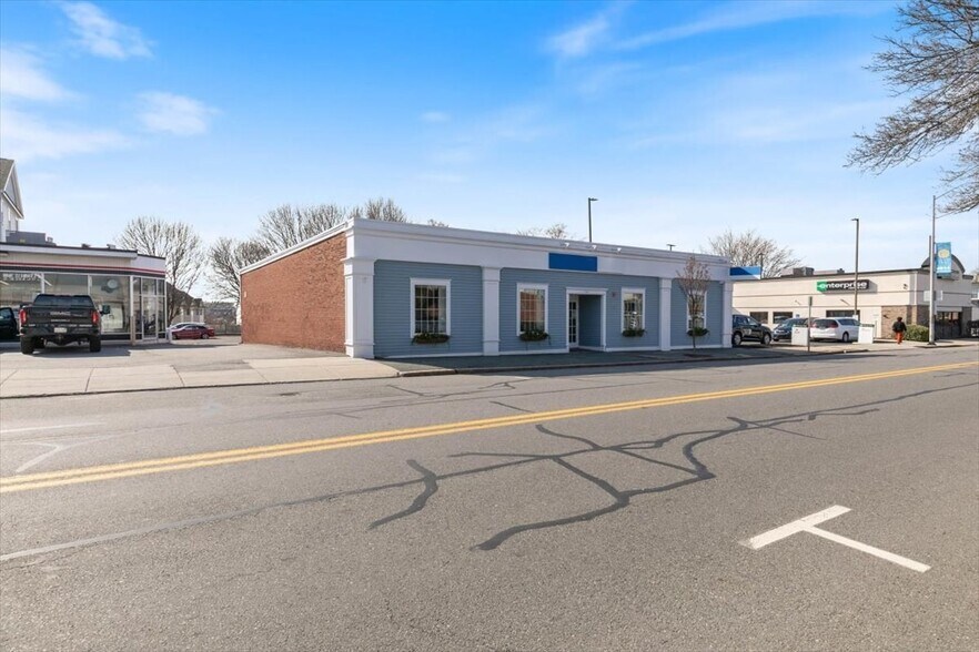 More Photos Of 306 Cabot St, Beverly Office For Sale