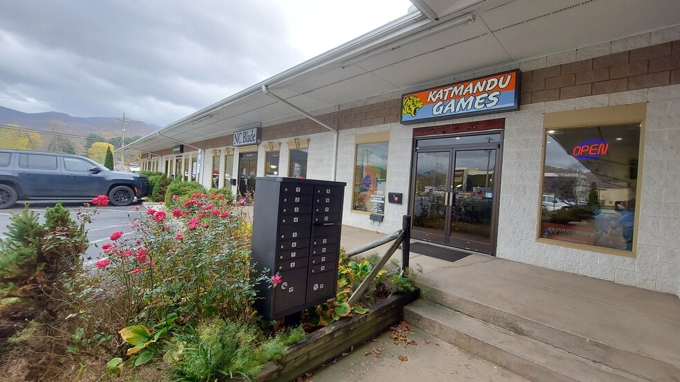 More Photos Of 1896-1908 S Main St, Waynesville Medical For Lease