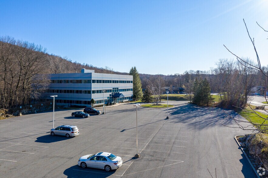 More Photos Of 1 Corwin Ct, Newburgh Medical For Lease