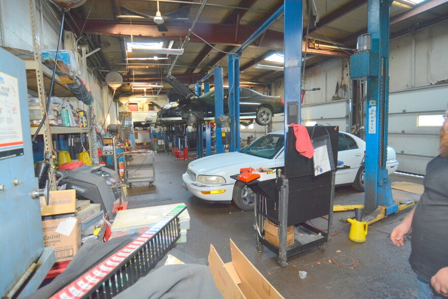 More Photos Of 2212 Wilmington Pike, Dayton Auto Repair For Sale