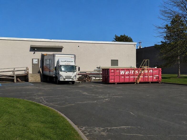 More Photos Of 42 Karner Rd, Albany Light Distribution For Lease