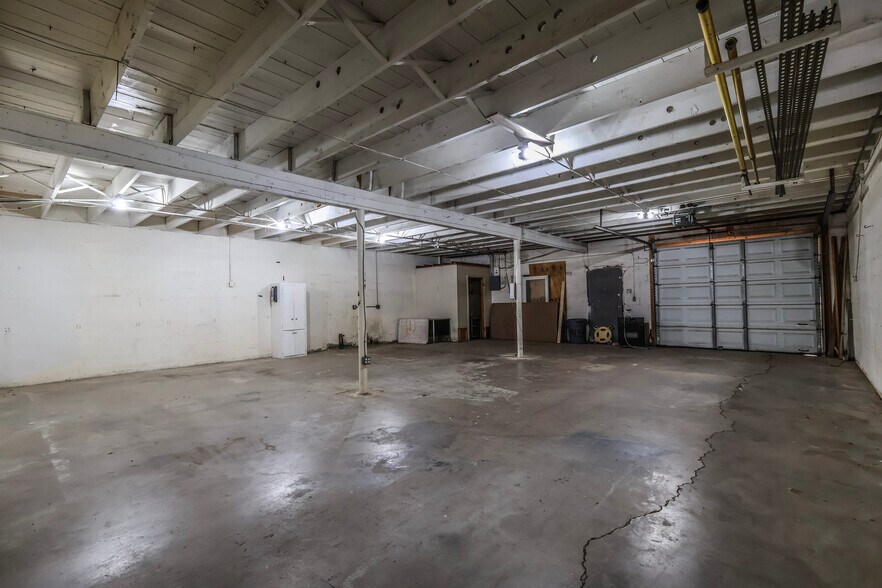 More Photos Of 3209 34th St, Lubbock Flex For Lease