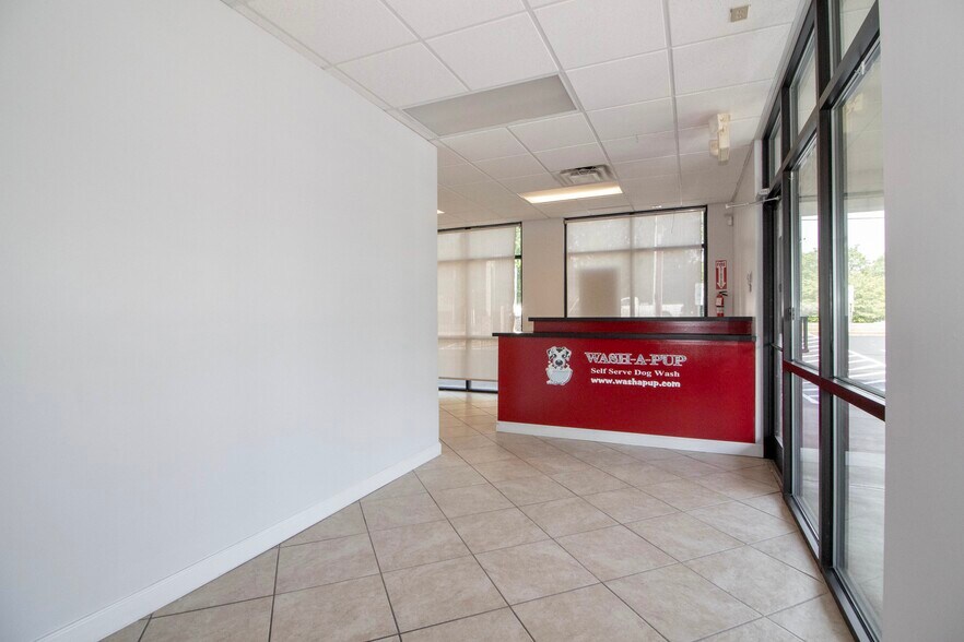 More Photos Of 285 N Main St, Troutman General Retail For Lease